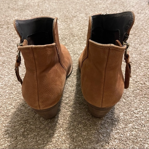 Steve Madden Whysper Leather Nubuck Zip Ankle Boot size 9B - Picture 7 of 8